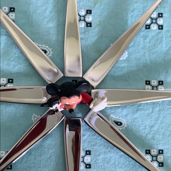 Oneida "Moda" pattern 18/10 NWOT Salad Forks Set/8 - Picture 5 of 12